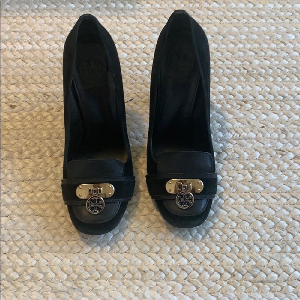 Tori Burch pumps